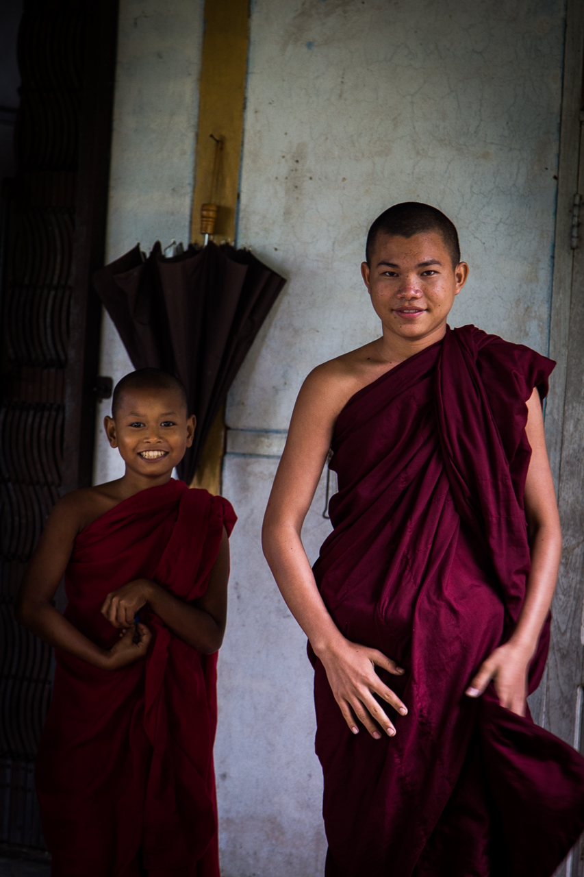 Barma, mniši